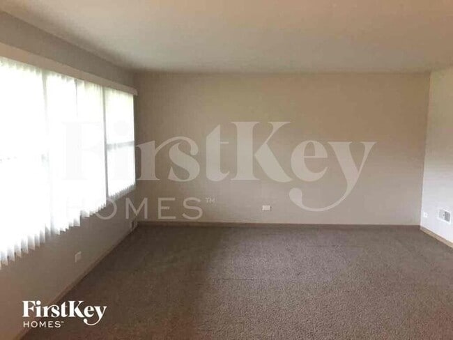 Building Photo - 2543 Oakwood Drive