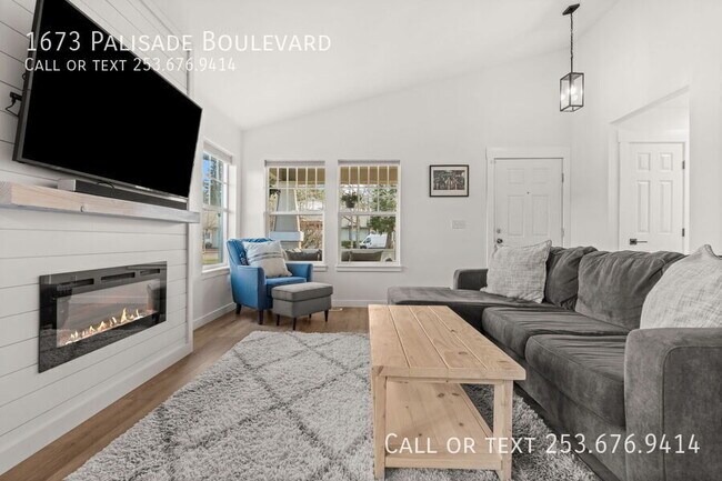 Building Photo - 1673 Palisade Blvd
