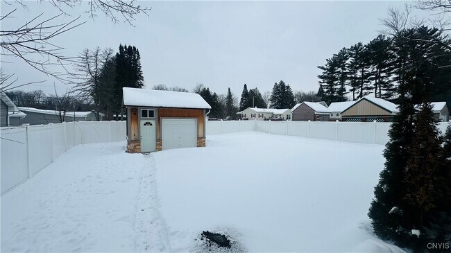 Building Photo - 80 Denton Ave