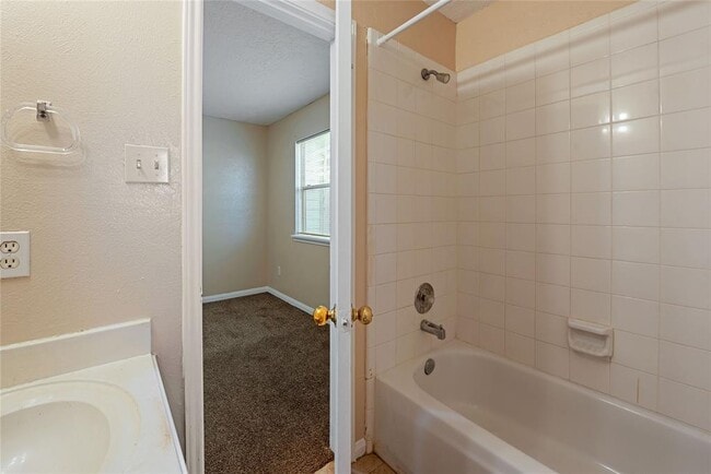 Building Photo - 8914 Pecan Pl Dr