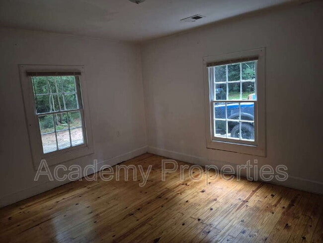 Building Photo - 106 Shields Rd