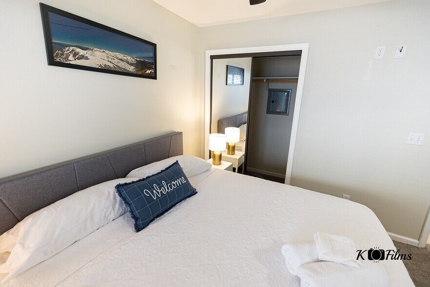 Building Photo - 360 Galaxy Ln