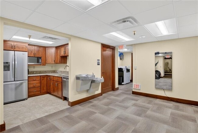 Building Photo - 750 Washington Rd