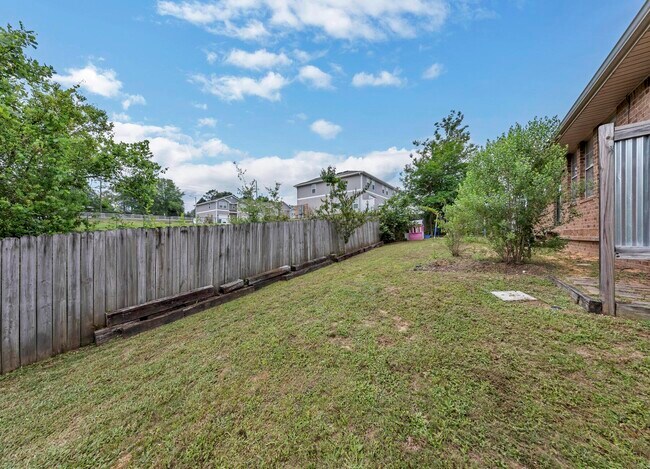 Building Photo - 131 Bronze Cir