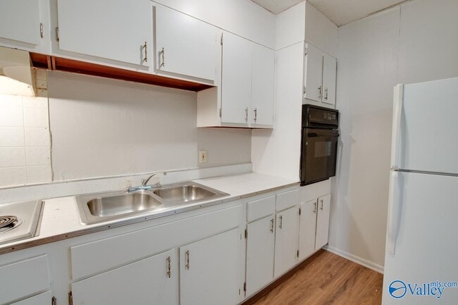 Building Photo - 1328 Oshaughnessy Ave NE