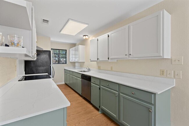 Building Photo - 8302 Spring Valley Dr