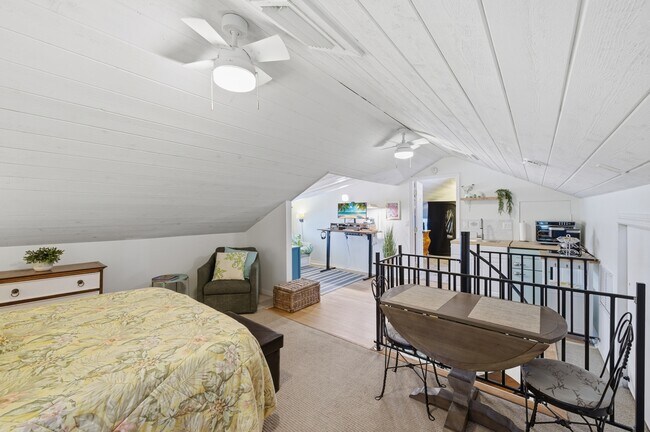 Building Photo - 117 S Palmway