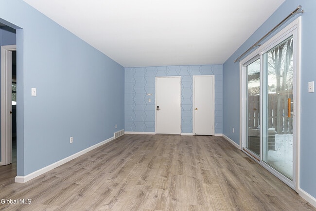 Building Photo - 7 Elgin St