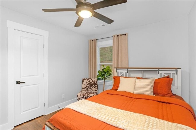 Building Photo - 1934 Pinedale Pl