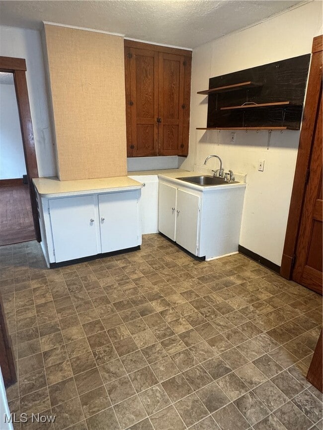 Building Photo - 541 Park Ave