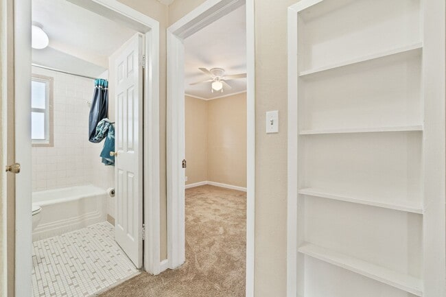 Building Photo - Charming 2/1 Home w/ Partially Fenced Yard in St. Cloud