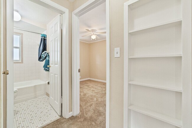 Building Photo - MOVE IN SPECIAL- Charming 2/1 Home w/ Partially Fenced Yard in St. Cloud