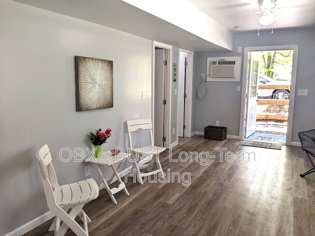 Building Photo - 105 Linden St