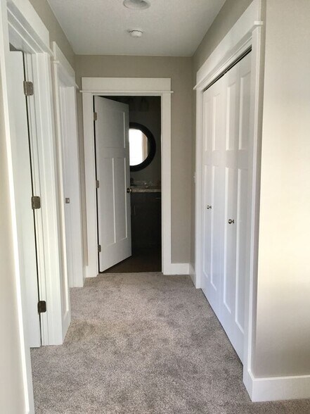 Building Photo - 926 Rosa Way