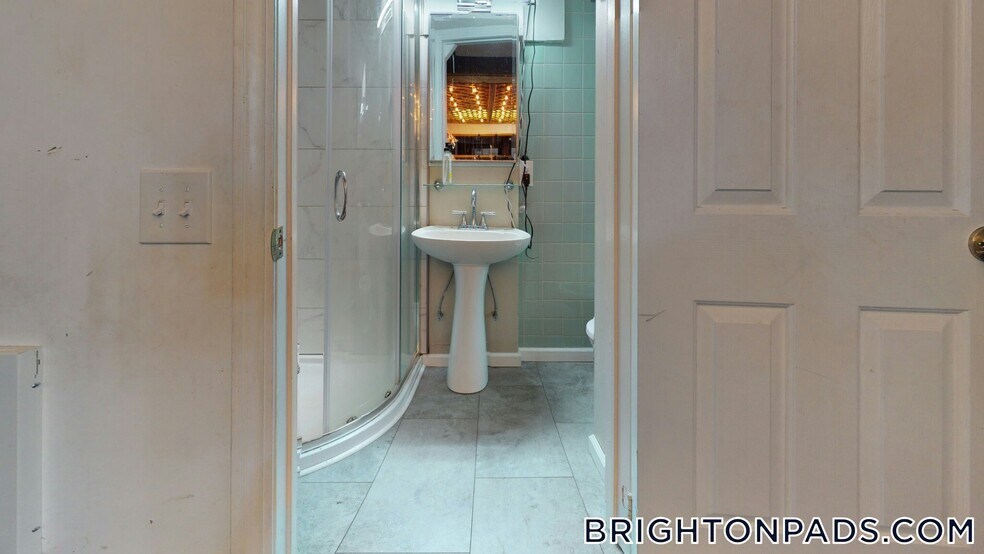 Building Photo - 70 Larch St