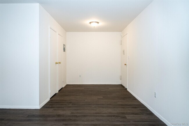 Building Photo - 7 Lake St