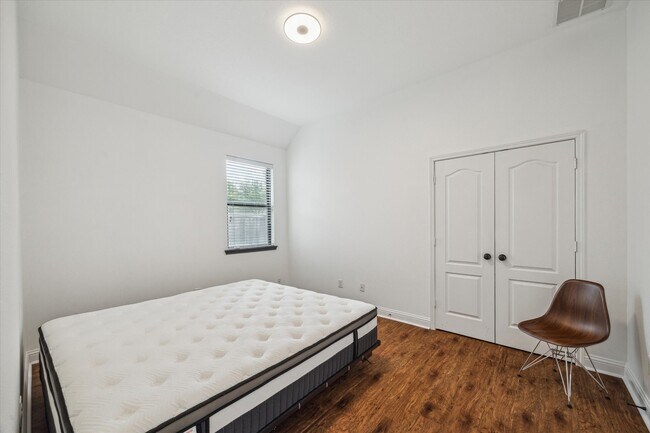 Building Photo - 31 Butternut Grove Place