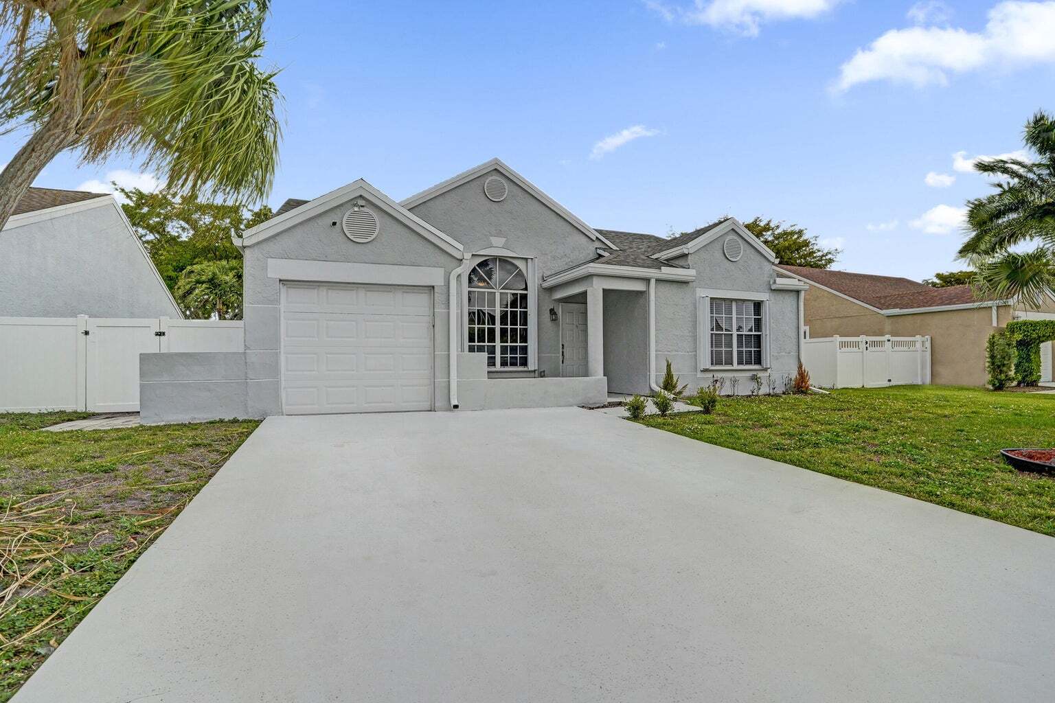 Building Photo - 8467 Dynasty Dr