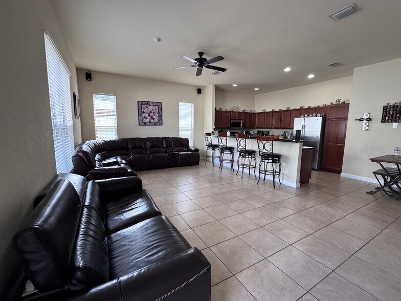 Building Photo - 9165 SW 170th Ave