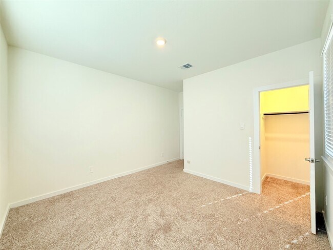 Building Photo - 105 Aurora Spgs Dr