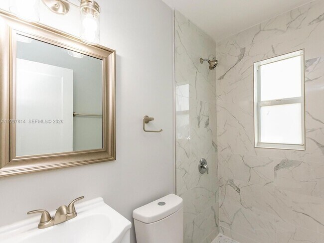 Building Photo - 1413 NW 3rd Ave