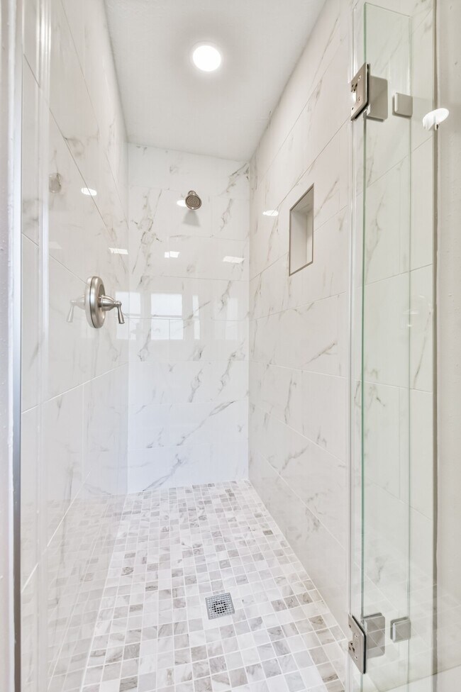 Building Photo - 6103 Fallengate Dr