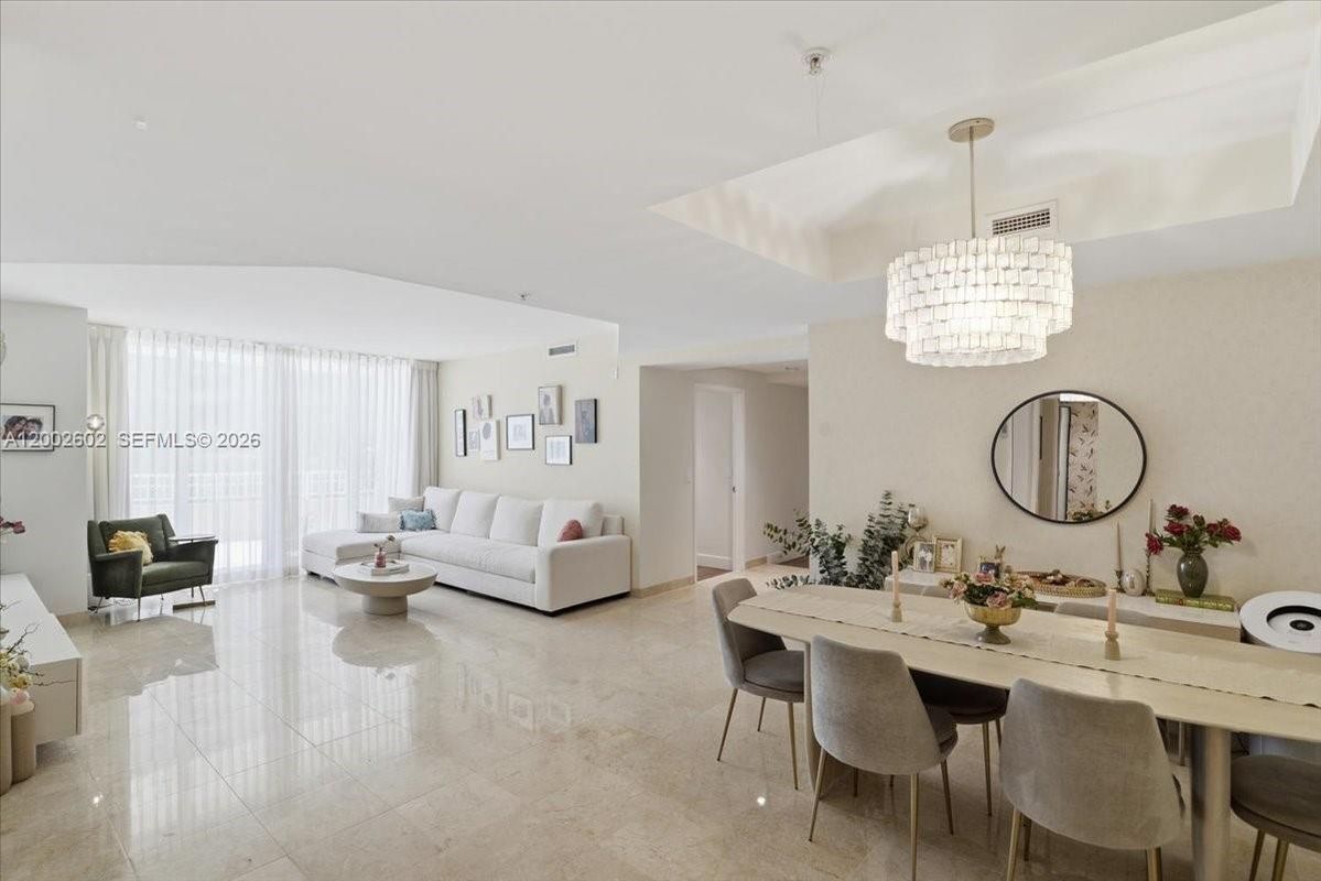 Building Photo - 801 Brickell Key Blvd