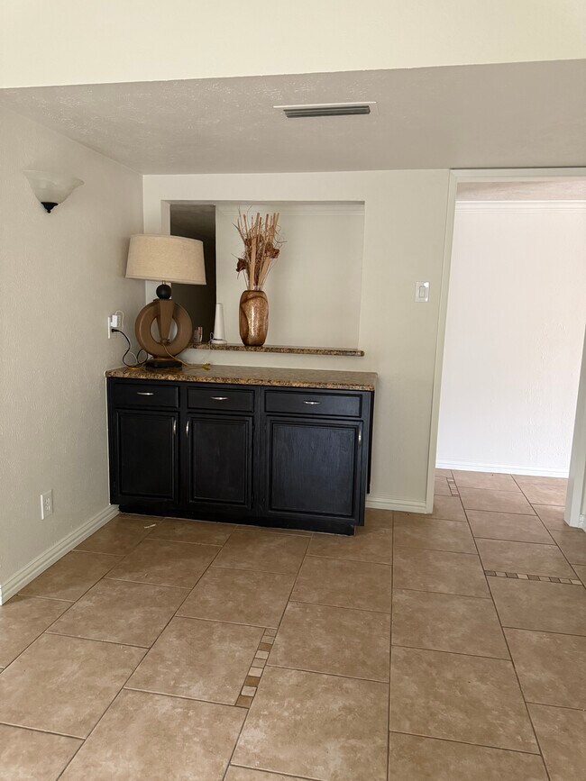 Building Photo - 5024 Middleton Cir