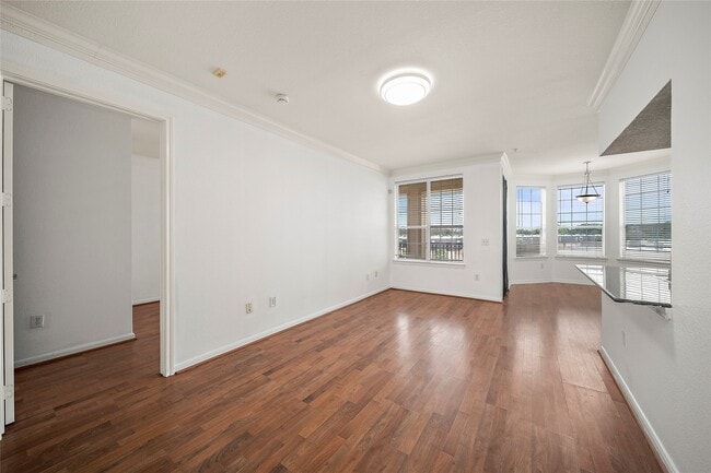 Building Photo - 7575 Kirby Dr