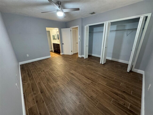 Building Photo - 315 SE 23rd Ave