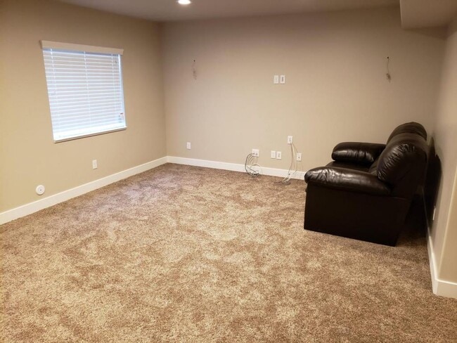 Building Photo - 42 E 1825 N