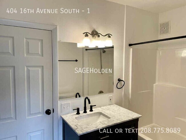 Building Photo - 404 16th Ave S