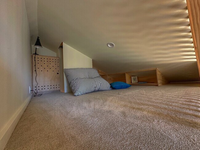 Loft or storage space - 7044 McLaren Ave