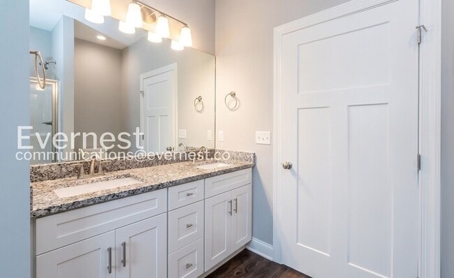 Building Photo - 3 Bed, 2 Bath Home with Garage / Pet-Friendly / Available Now!