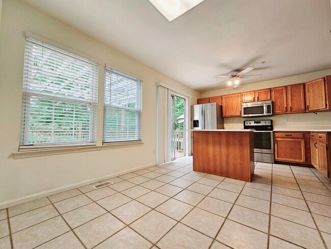 Building Photo - 435 Oakton Way