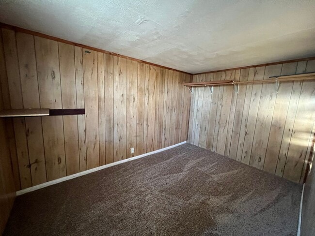 Building Photo - Cozy 3 Bed/1 Bath, With a White Picket Fence