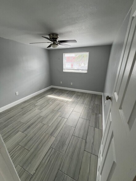 Building Photo - 5333 Pasadena Dr