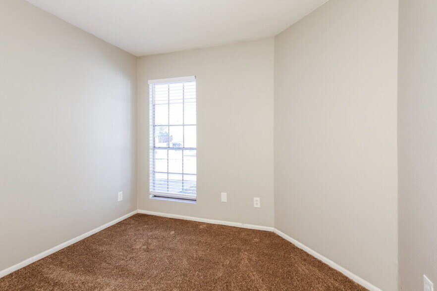 Building Photo - 6529 N 74th Dr