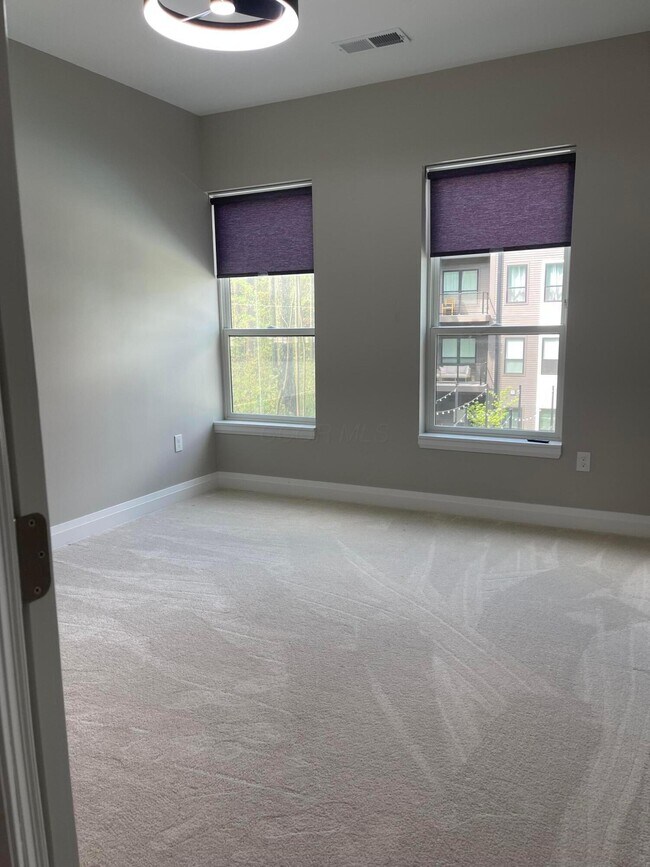 Building Photo - 6633 Dale Dr