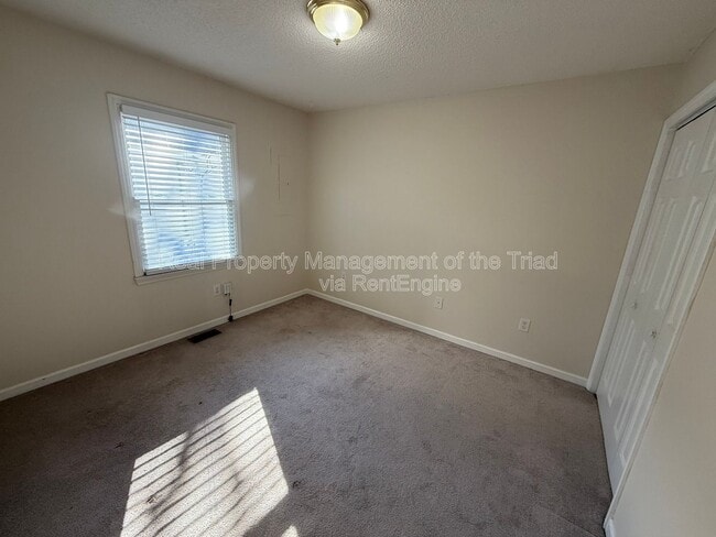 Building Photo - 1921 Bradford St