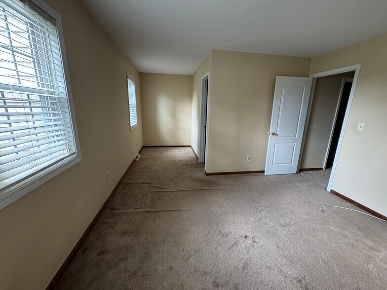 Building Photo - 3 Woodside Dr