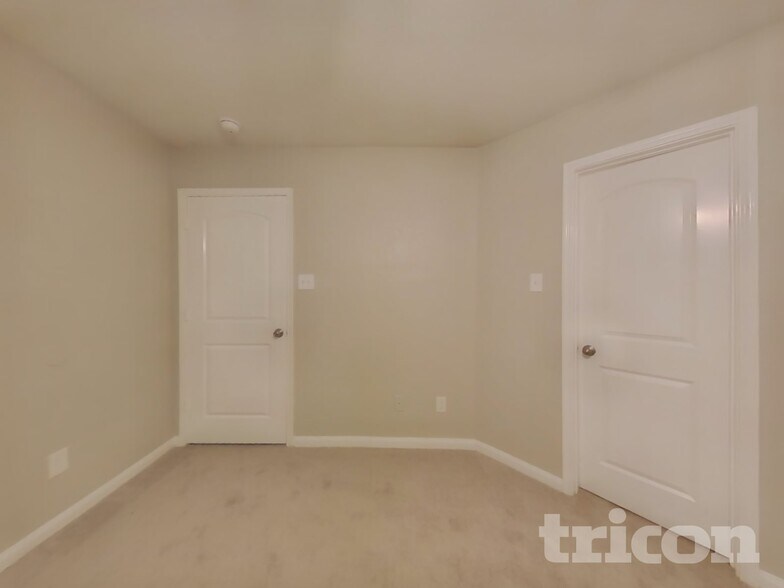 Building Photo - 27016 Leonardo Dr