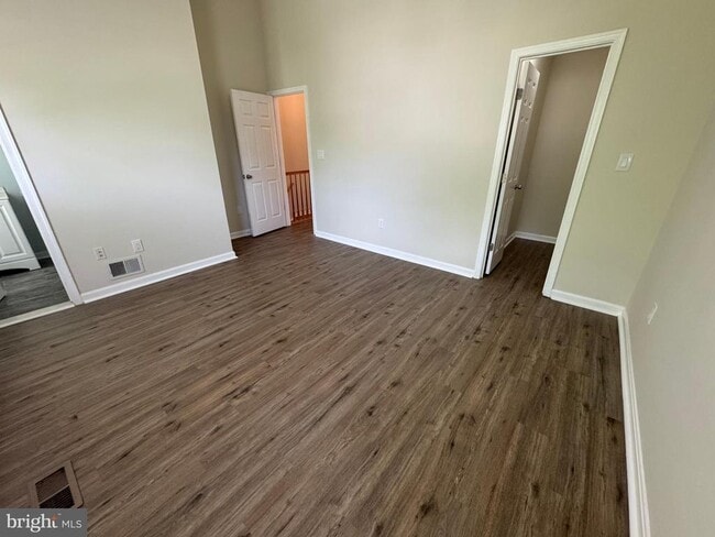 Building Photo - 6007 Rose Bay Dr