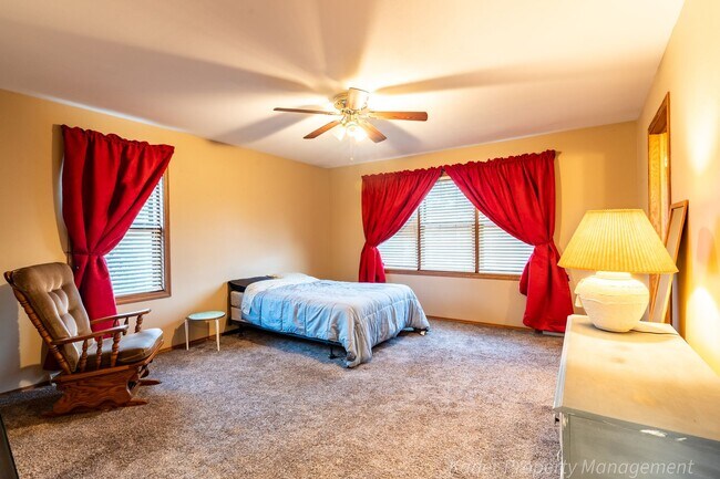 Building Photo - 731 Matts Dr