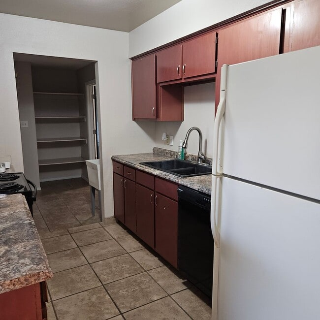 Building Photo - 3 bedroom/2 bath home for Rent