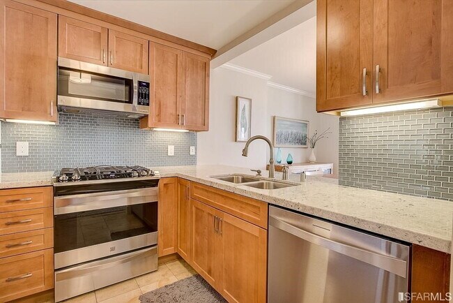 Building Photo - San Francisco Living at Its Finest 1BR/1BA w/ Parking & In-Unit Laundry
