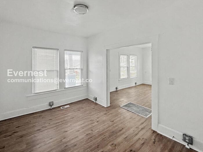 Building Photo - 1515 36th Pl N