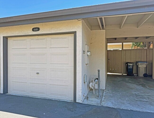 Building Photo - Beautifully Updated 3 Bedroom, 2.5 Bathroom Townhome!