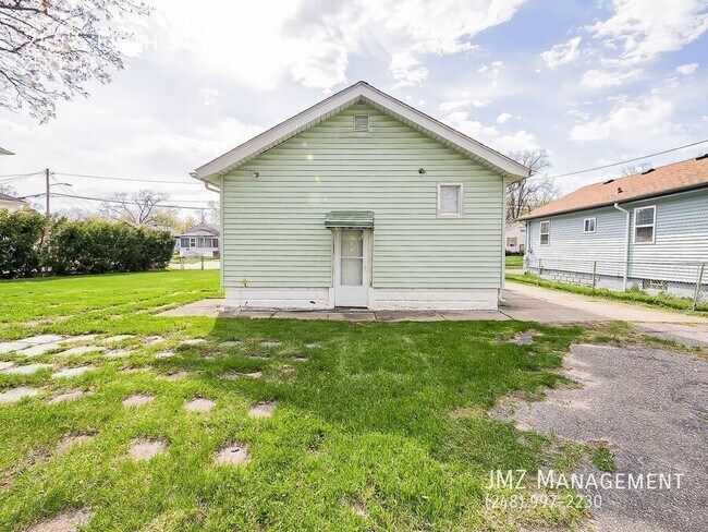 Building Photo - 245 S Edith St