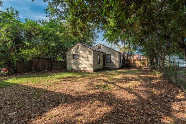 Building Photo - $1,200 - 3 bed/2 bath house for rent in Midtown Augusta, with fenced back yard